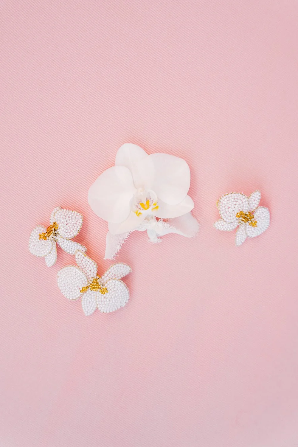 Motif Floral, hand-embroidered silk ribbon and bridal accessory