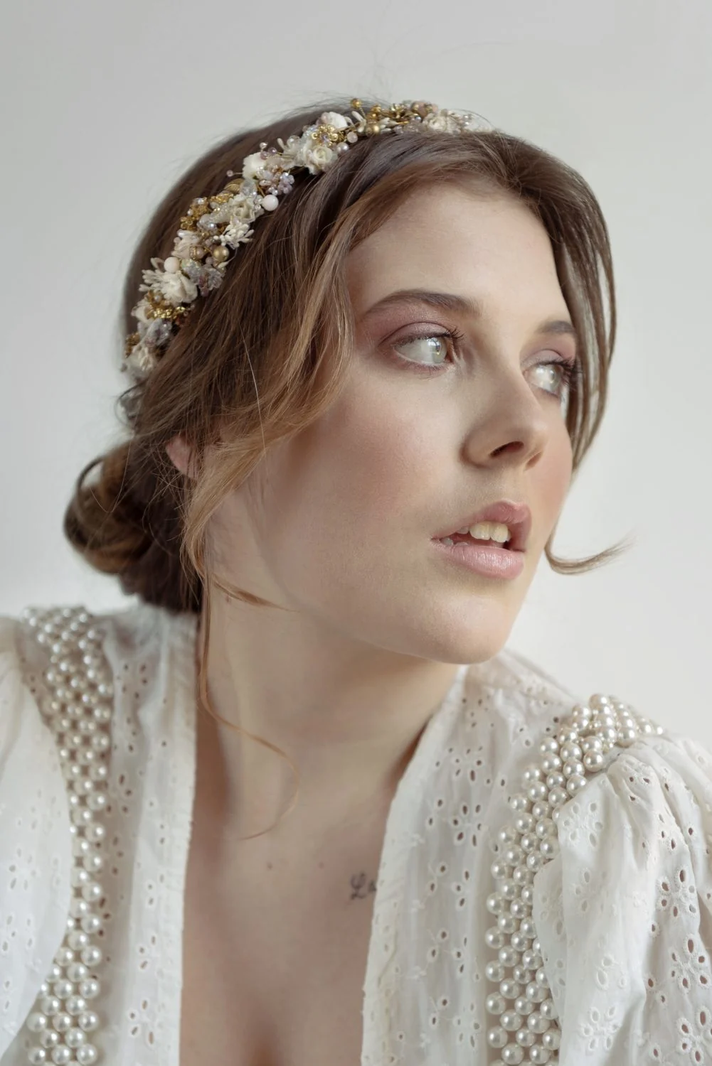 Motif Floral, hand-embroidered silk ribbon and bridal accessory